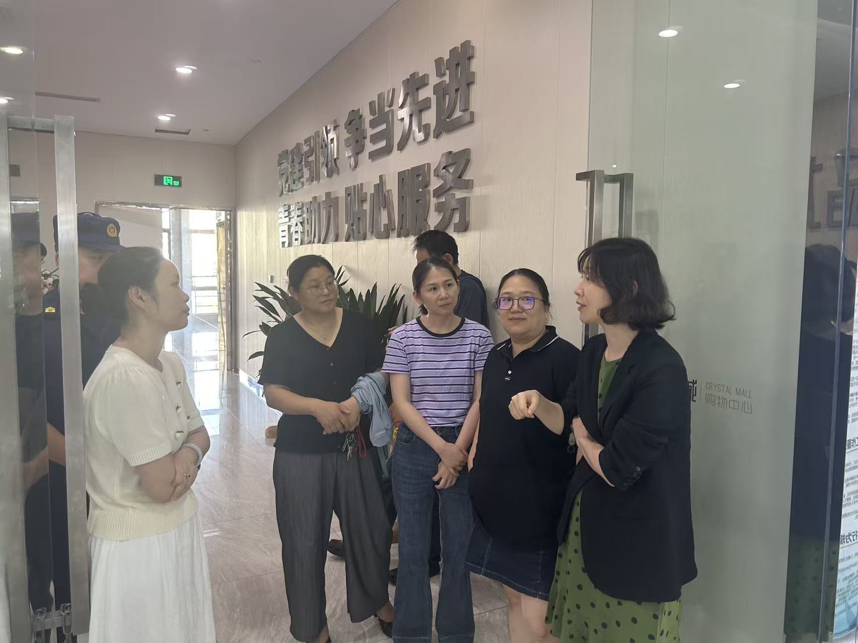 大关街道罗芳芳莅临水晶城开展控烟专项检查