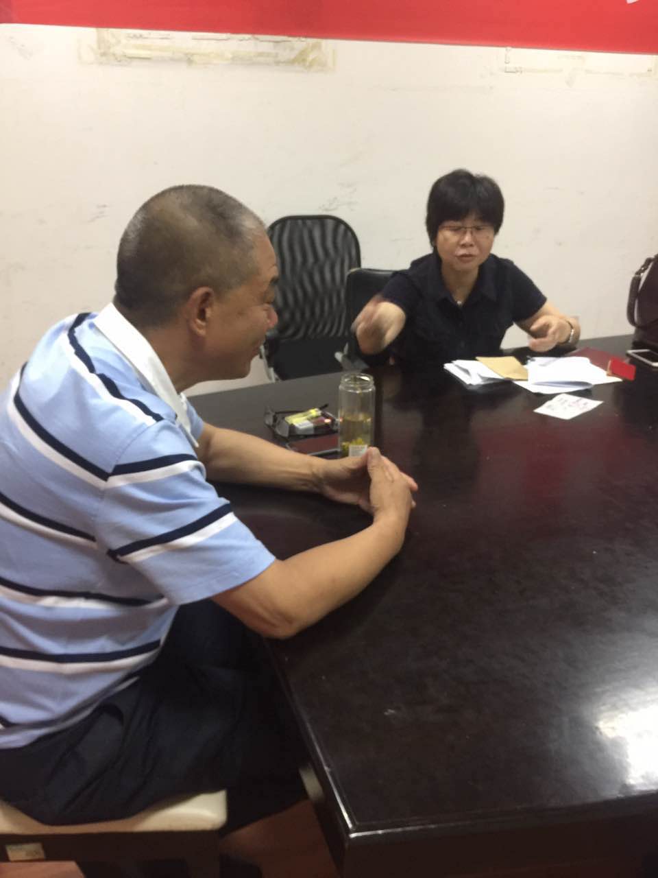 夸夸CMD368官网老村长 爱岗敬业的老党员