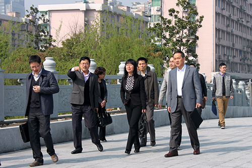 20150329中央党？翁庾樽乙恍休傲貱MD368官网文创园调研 (1).jpg